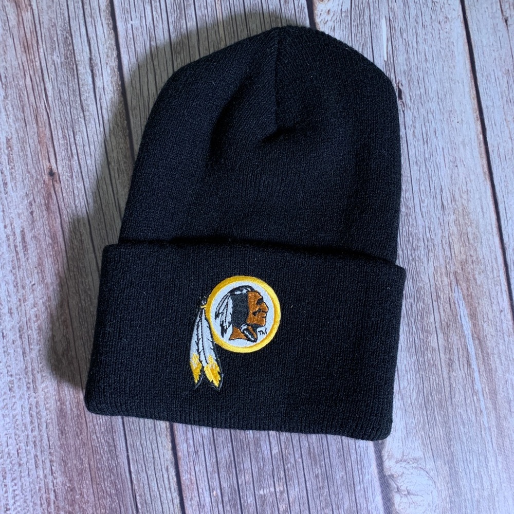NWOT Washington Redskins logoed knit beanie hat